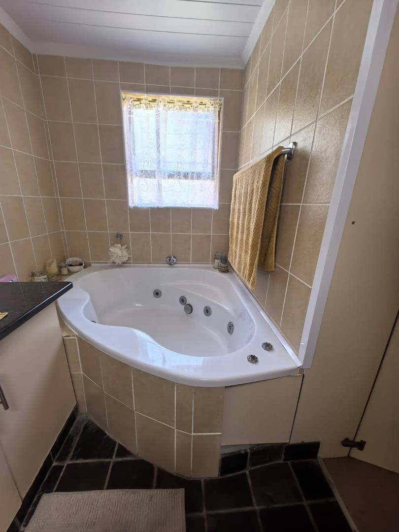 3 Bedroom Property for Sale in Fraaiuitsig Western Cape
